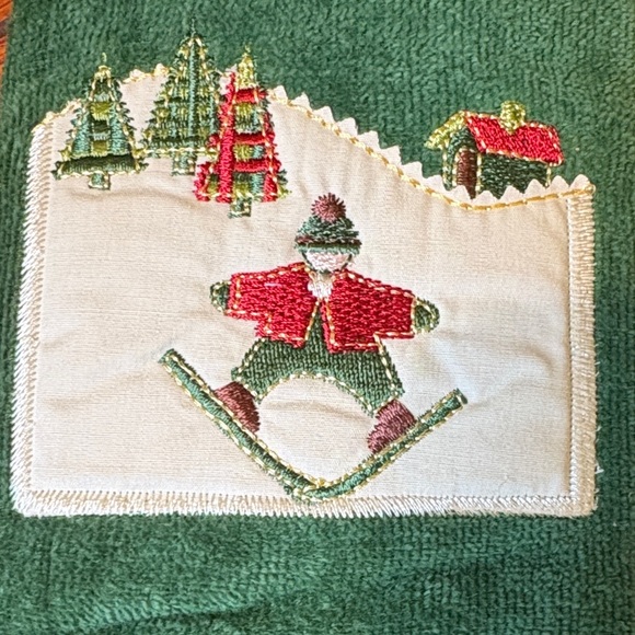 Christmas Embroidered Green Guest Towel Set NWT - Picture 4 of 12